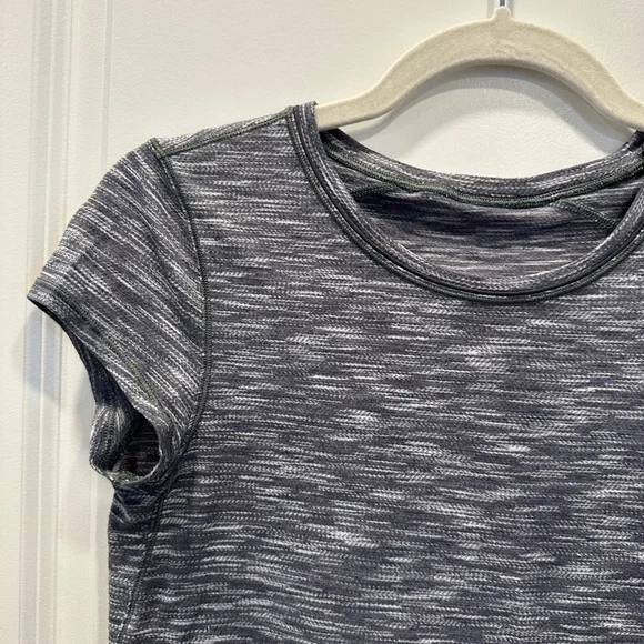 Lululemon 🍋 Grey Cap Sleeve Top - Picture 2 of 5